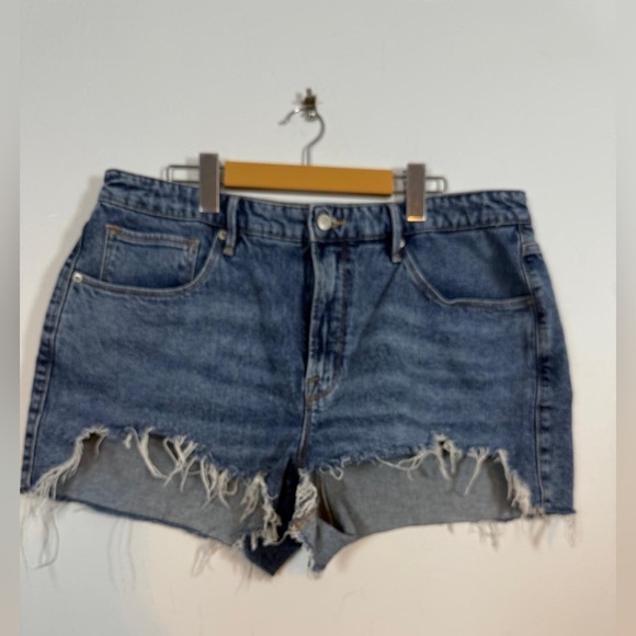 Good American Denim Cutoff Shorts Women’s Size 14/32 Blue Distressed High Rise - Picture 2 of 6